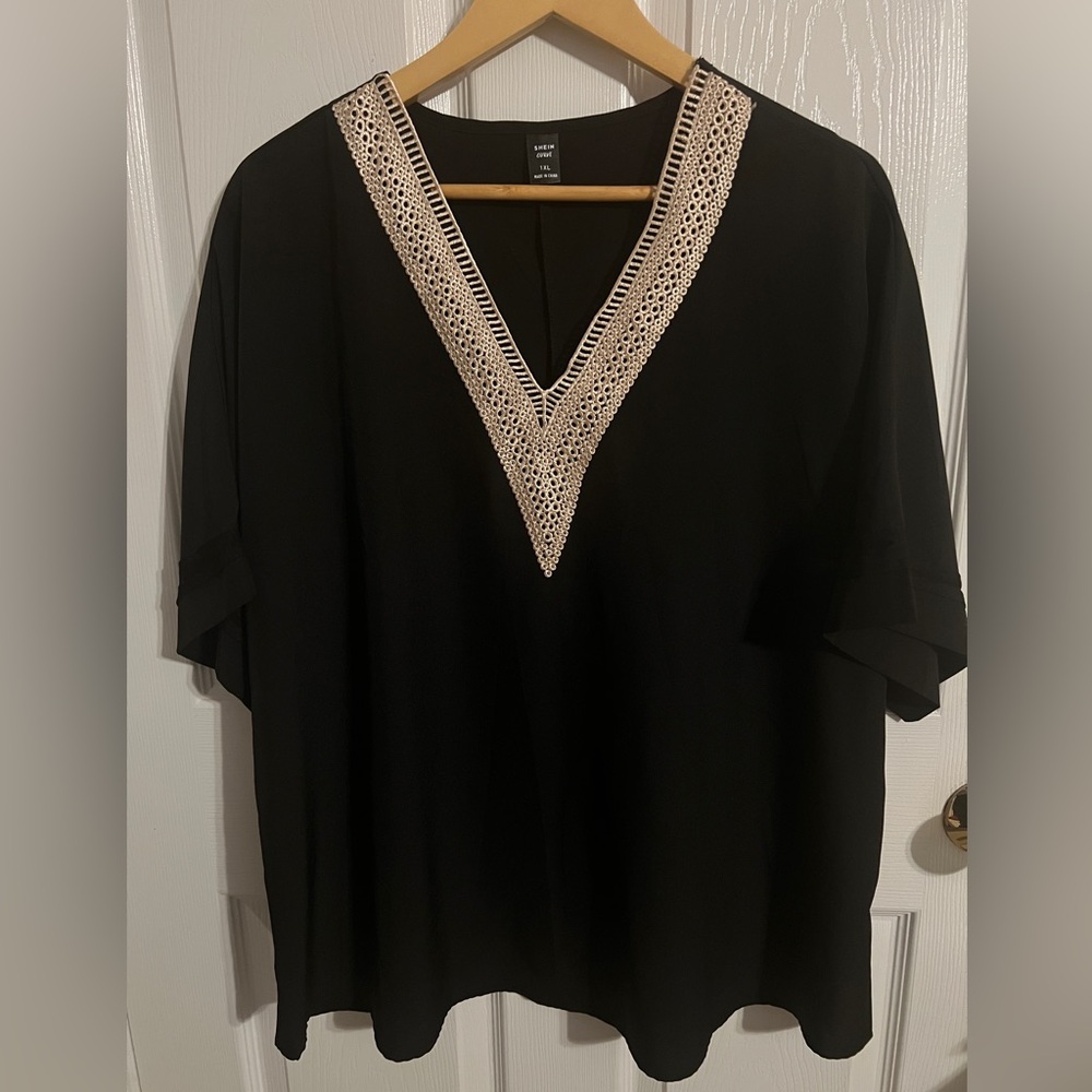 SHEIN LUNE Plus Size | Black & Cream Lace V-Neck Blouse | Size: 14 (1XL) |